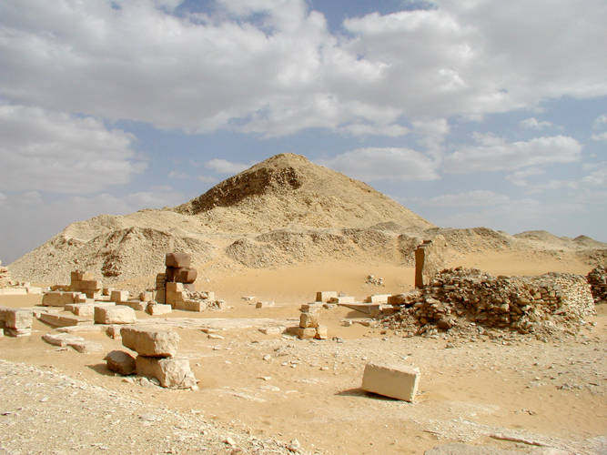 Estado actual de los restos de la pirámide del rey Pepy II