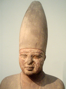 Imagen que muestra parte de la estatua del rey Montuhotep III, segundo rey del Reino Medio