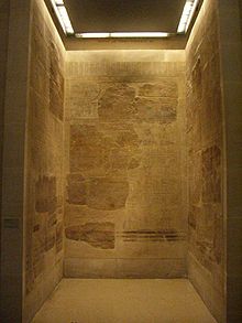 Lista Real de Karnak, expuesta en el Museo del Louvre, donde se recoge, entre otros muchos, al rey Montuhotep I