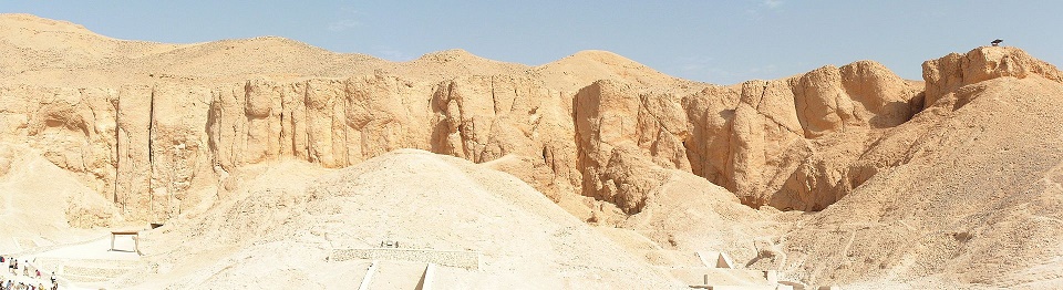Vista general de parte de la necrópolis egipcia del Valle de los Reyes