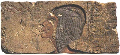 Fragmento de una escena en la que vemos representada a Kiya, segunda esposa del rey Akhenaton
