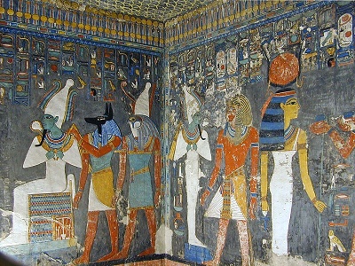 Imagen que muestra parte de las representaciones de la tumba de Horemheb en el Valle de los Reyes