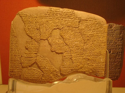 Tabla de arcilla conteniendo partes del Tratado de Qadesh, actualmente ubicada en el Museo Arqueológico de Estambul