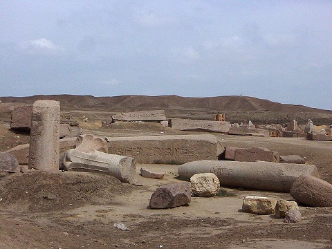 Imagen que muestra el estado actual de algunas de las ruinas de la ciudad de Tanis
