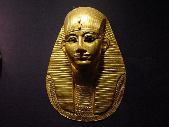 Imagen que muestra la máscara funeraria de Amenemope