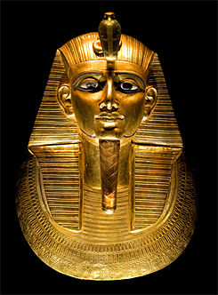 Imagen que muestra la máscara funeraria de Psusennes I