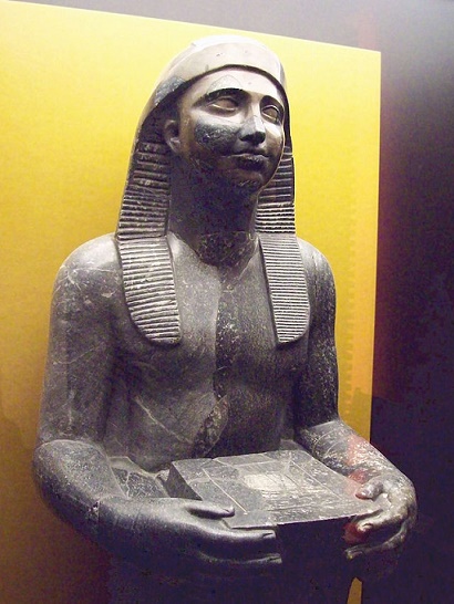 Estatua en granito representante del rey egipcio Nectanebo I