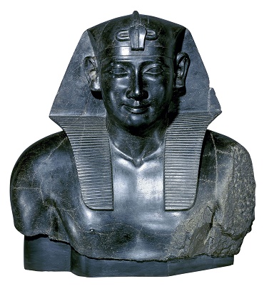 Representación de Ptolomeo como uno más de los reyes egipcios