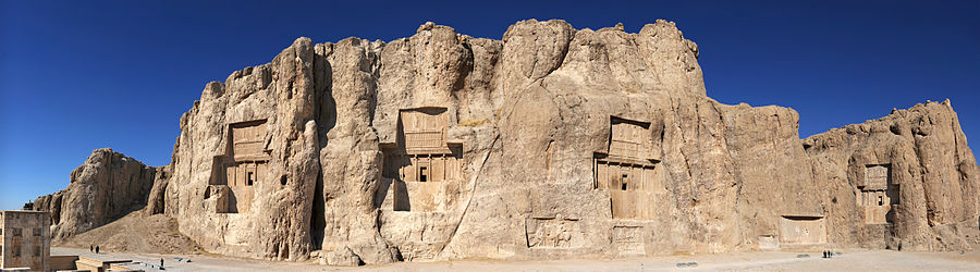 Vista panorámica de Naqsh-e Rostam, el lugar donde se enterraron a algunos reyes aqueménidas