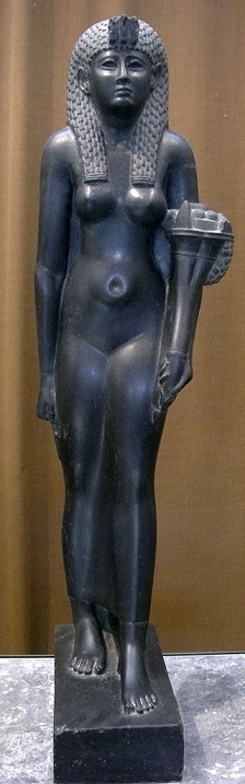 Estatua de basalto negro que representaría a Cleopatra VII