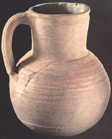Vasija cerámica del periodo romano de Egipto hallada en Alejandría