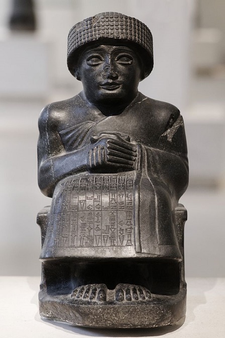 Estatua sedente de Gudea de Lagash, hallada en el archivo de Lagash