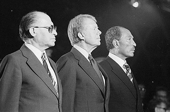 De izquierda a derecha, B, Jimmy Carter y j