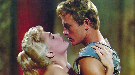 Fotograma de la película "Helena de Troya" mostrando a Rossana Podesta y Jacques Sernas