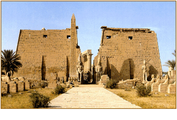 Templo de Karnak dedicado al dios Amón-Ra, muestra de la adoración al sol