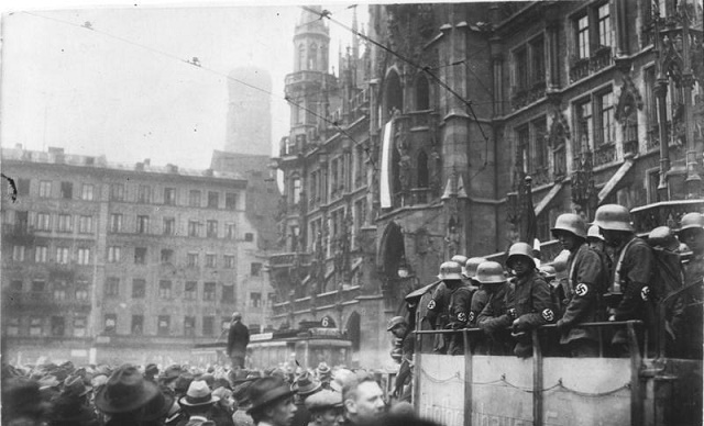 Fotografía histórica de las calles de Múnich en los días del Putsch