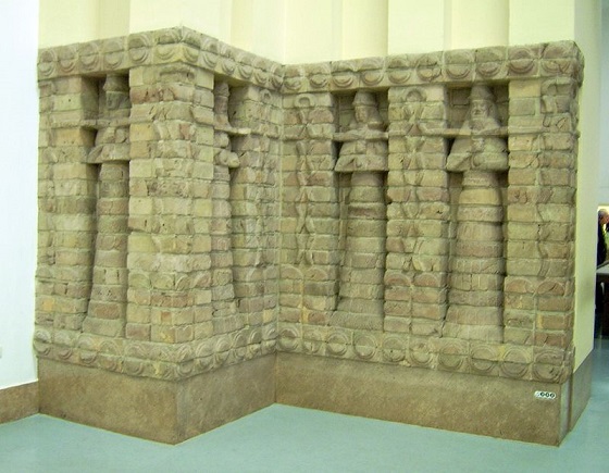 Parte del frontal del templo de Innana de tiempos de Kara-Indash