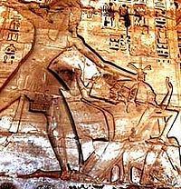 Ramsés III acabando con sus enemigos, los pueblos del mar