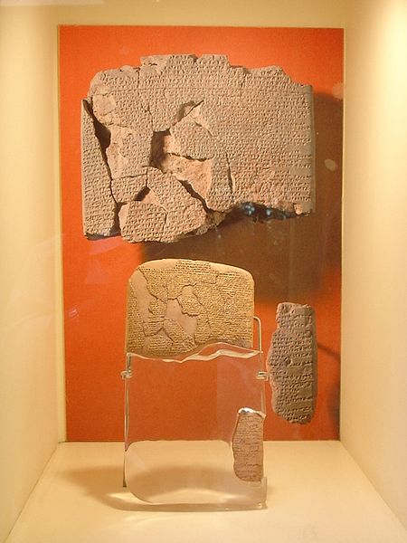 Algunos fragmentos conservados de copias del Tratado de paz entre hititas y egipcios después de la batalla de Qadesh