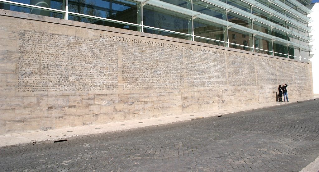 Copia de la inscripción monumental del<em> Res Gestae divi Augusto</em>