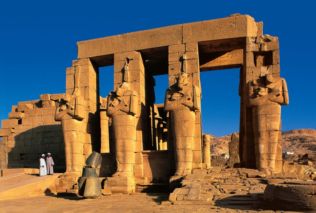 Cuatro pilares osiríacos en el Ramesseum