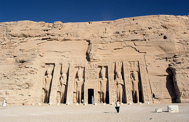 Fachada del templo de Nefertari en Abu Simbel, una de las construcciones de Ramsés II