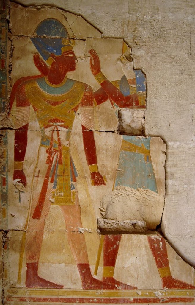Relieve de Ramsés II con el dios Horus en el templo de Abydos