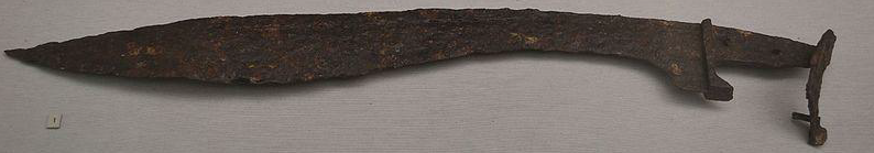 Falcata ibérica encontrada en la Bastida de les Alcusses y actualmente expuesta en el museo de Valencia (Fuente: Wikimedia Commons)