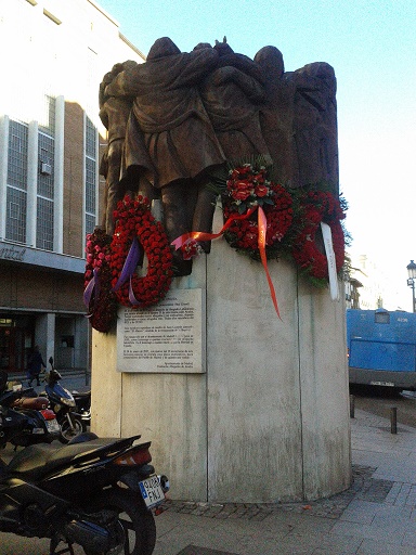 Monumento en la plaza madrileña de Antón Martín a los abogados asesinados en 1977
