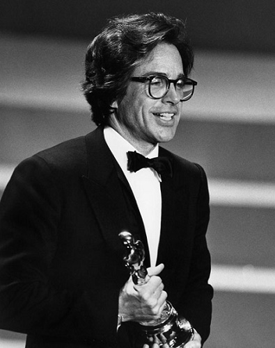 Warren Beatty recibiendo el Óscar a mejor director en 1981 por "Rojos"