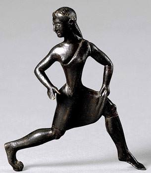 Estatuilla de bronce de una mujer en la antigua Esparta haciendo ejercicio (siglo VI a.C.)
