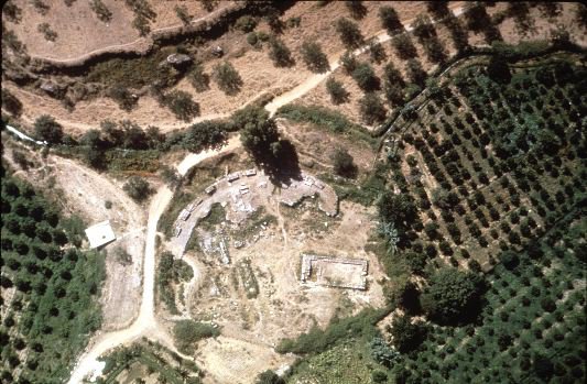 Vista aérea del santuario de Ártemis Ortia en la actualidad, centro de una de las extremas pruebas de la agogé
