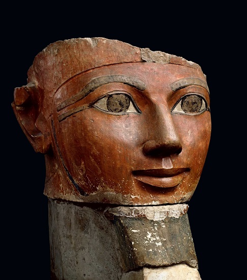 Estado actual de una estatua de Hatshepsut como faraón con rasgos masculinos