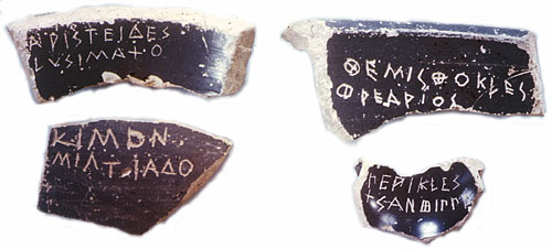 Ejemplos de varios óstraka inscritos
