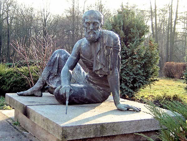 Estatua de bronce de Arquímedes en Berlín
