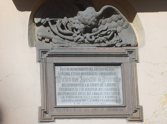 Placa conmemorativa de la llegada de Iturbide y el Ejército Trigarante a Puebla 2 de agosto de 1821