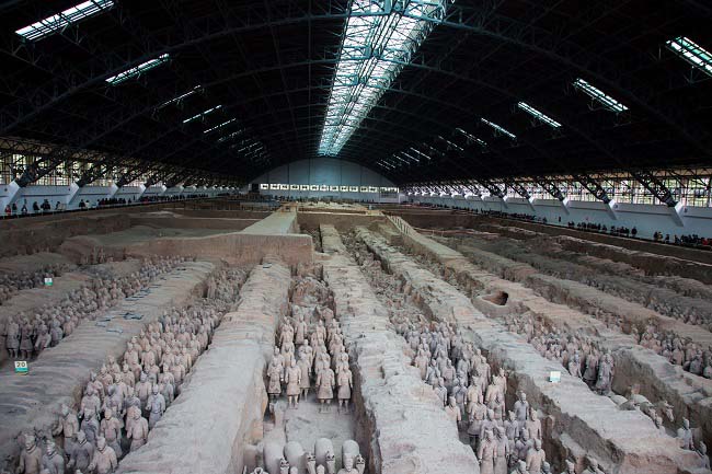 Vista general del ejército de terracota de Qin Shi Huang Di hecho durante la Historia antigua de China