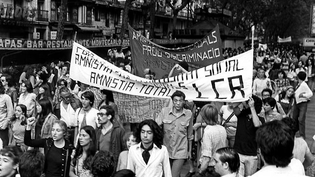 Asistentes a la primera manifestación homosexual en España el 26 de junio de 1977