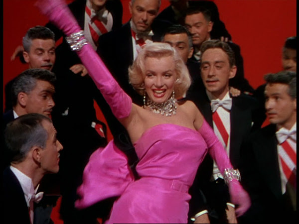 Marilyn Monroe interpretando un tema de Los caballeros las prefieren rubias