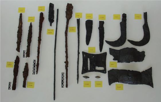 Conjunto de armas que acompañaba a los restos humanos en la Almoina