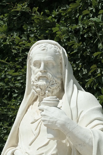 Estatua del orador ático Lisias ubicada en los jardines de Versalles