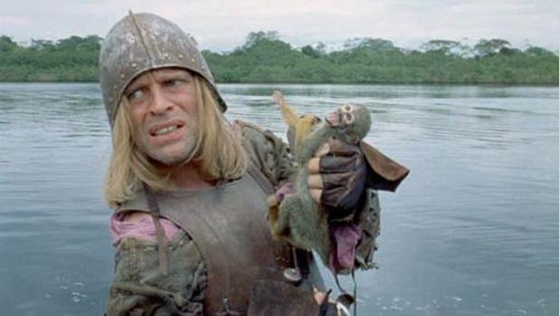 Fotograma de la película mostrando a Klaus Kinski como Lope de Aguirre