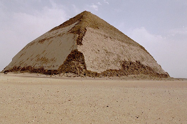 La pirámide Acodada