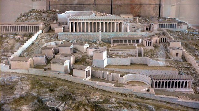 Reconstrucción en maqueta del santuario de Delfos, escenario de la Tercera Guerra Sagrada