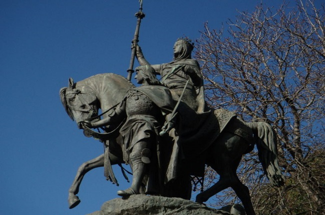 Monumento ecuestre de Isabel la Católica en Madrid
