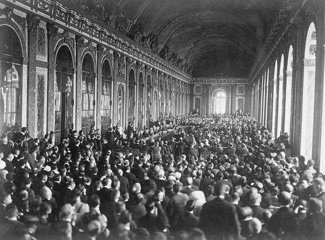 Los líderes europeos firman el tratado de Versalles, una de las causas de la Segunda Guerra Mundial