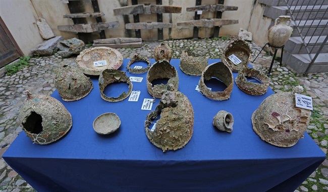 Algunos de los cascos romanos usados en la batalla de las islas Egadas y recuperados en recientes campañas de arqueología subacuática