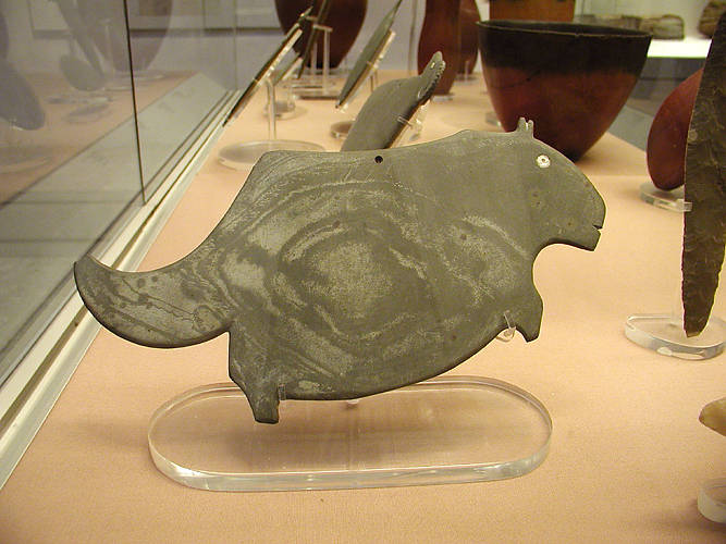 Paleta cosmética con forma de hipopótamo datada del periodo Nagada I, en el predinástico egipcio