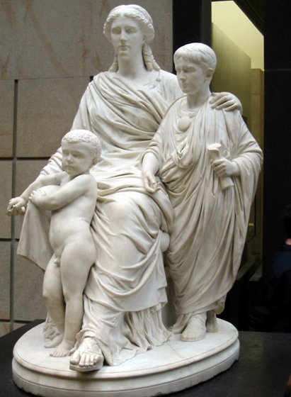 Estatua del siglo XIX ubicada en el Museo de Orsay (Francia) en la que se representa a Cornelia con sus hijos, los hermanos Tiberio y Cayo Graco