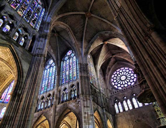 La catedral de León es el mayor ejemplo del arte gótico en España